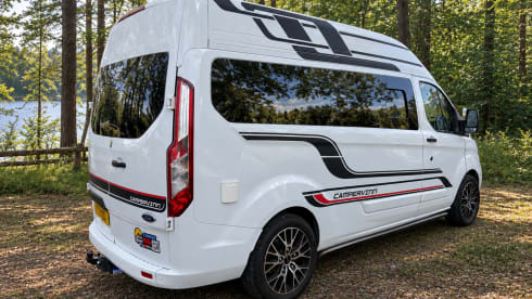 Maisie – ⭐️Luxury off grid Ford campervan⭐️