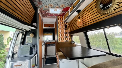 Tina – Retro Hippie Ford Transit Camper Petrol