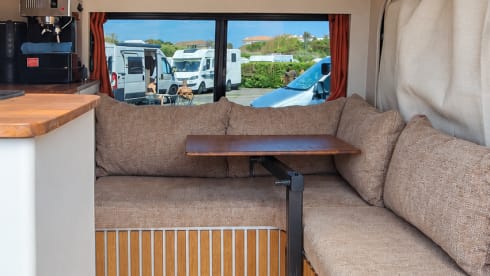 Snappie the van – Off-grid camper van