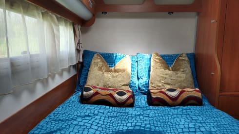 Very luxurious 2-3p Laika semi-integrated camper