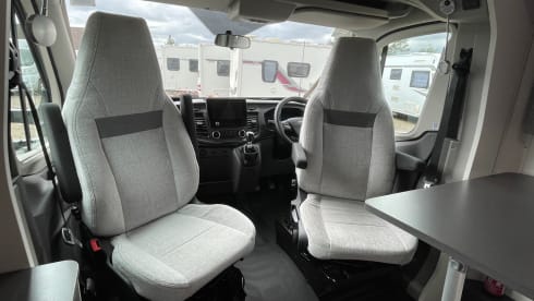494 – Swift Voyager 494 Island Bed 2024