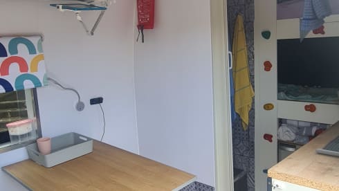 Vannie Annie – 5 berth family friendly campervan