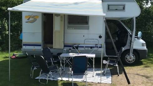5-6 p cozy, compact family camper Fiat Alcove.