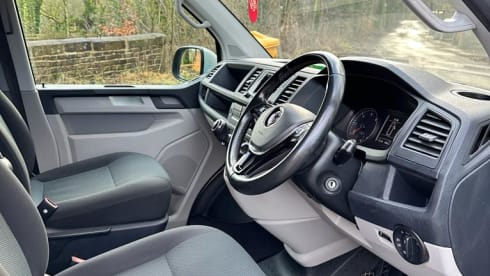 Joebow – 4 berth Volkswagen camper van 2018