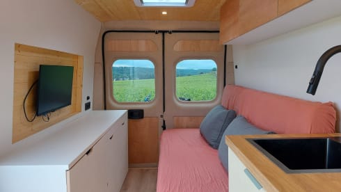 Boxy – Spacious off-grid bus camper 'Boxy' 2/3 pers. (2014)