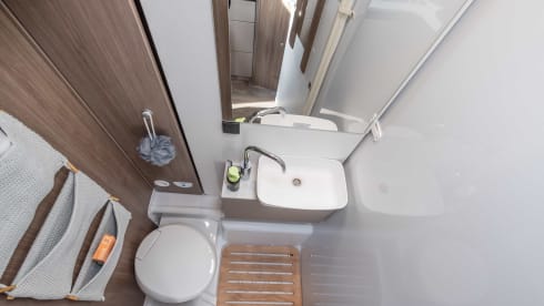 Brom – 4p Carado from 2024, semi-integrated new camper