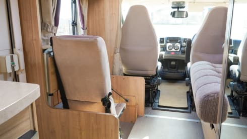 Eddie – Peugeot semi-integratie met 4 slaapplaatsen vanaf 2017
