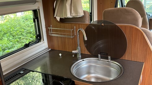 4p Adria Matrix M680SP semi-integrated from 2010