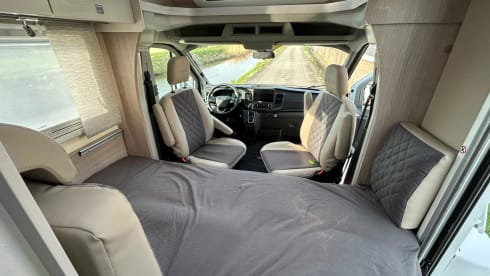 AUTOMATIC 4-seater Ford Bürstner Lineo 2023