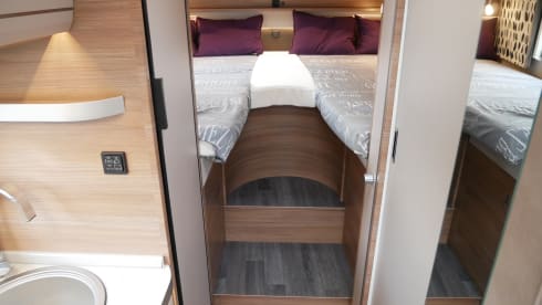 4-person Knaus semi-integrated from 2021