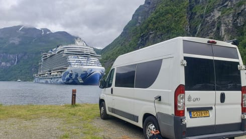 QPO "Zo wijd de wereld strekt"        " – Reliable and well-maintained bus camper.
