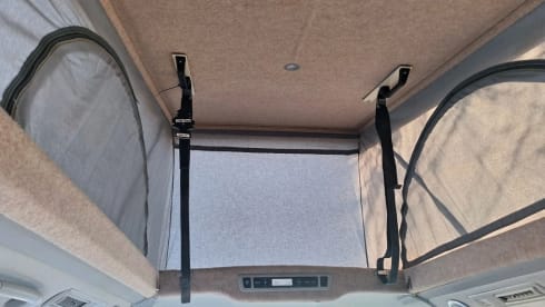 VEL – Toyota campervan met 2 slaapplaatsen uit 2009