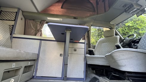 De blauwe reiziger – 4p Volkswagen campervan from 1993