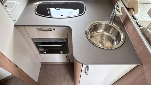 Kayden – 4 Berth Luxury Motorhome