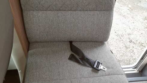 Camper 5 persoons, lengtebedden, airco, fietsendrager. – Wohnmobil 