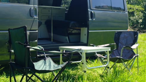 2 berth VW T4 Campervan - *Insurance Included* - 3 miles from INESS AIRPORT