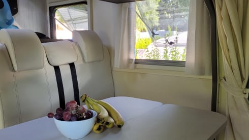 Moby – Luxury 5-person campervan 2024 - automatic + Wi-Fi option