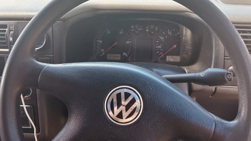 Readers (ready for anything) – 2 berth Volkswagen campervan from 2002