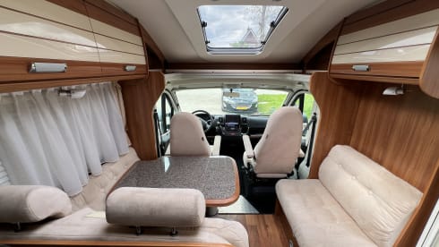 Esprit – 2p Dethleffs semi-integrated camper from 2014