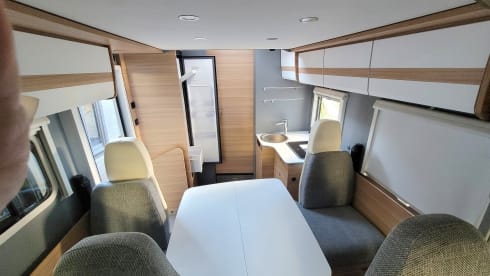 Happy family – Gepflegtes Wohnmobil BJ2023 zu mieten 