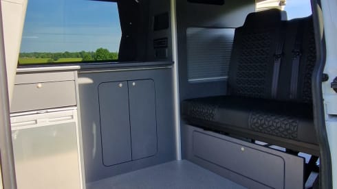 Pando  – VW T5 campervan 4 birth with deisel heater