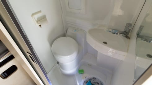 Frits – Frits: Comfortabele, complete camper voor 2 personen (en 1 hond)