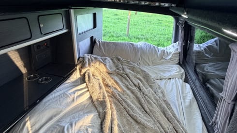 Nemo – Hondvriendelijke camper met hefdak en 4 slaapplaatsen