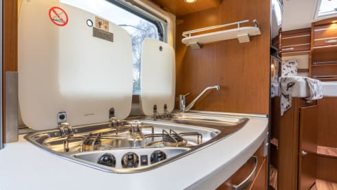 Liedje – Hymer Exsis-i with 2x AIRCO
