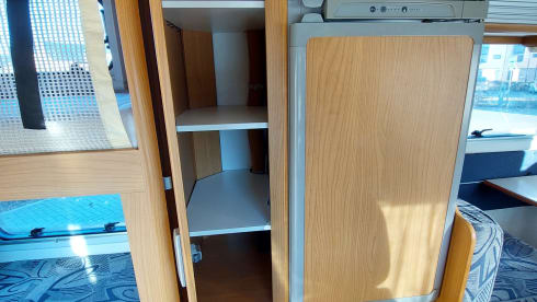 Ruime Ford transit alkoof 6p uit 2006 met stapelbed
