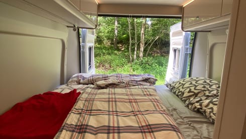 Van Burstner Campeo C600 with pop-up roof - Your tailor-made adventure!
