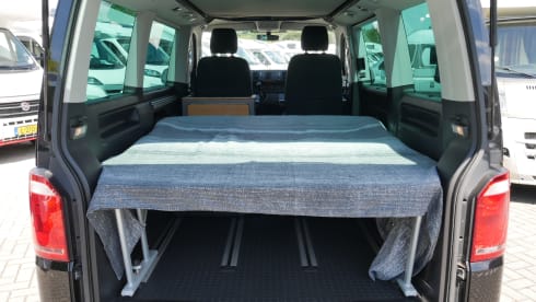 Volkswagen T6 Multivan 5 to 7 seats with pop-up roof!
