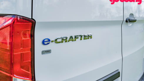 Fluistercamper – 100% electric VW Crafter, 2 persons, interior 2023