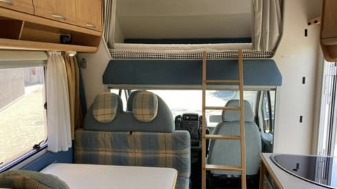 4p Knaus Traveler with 6 belts