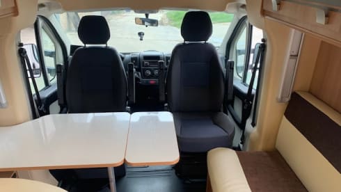 4p Citroën semi-integrated uit 2015