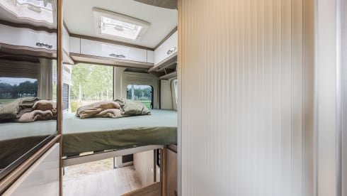 Joy – Beautiful 3p Pössl bus camper from 2020