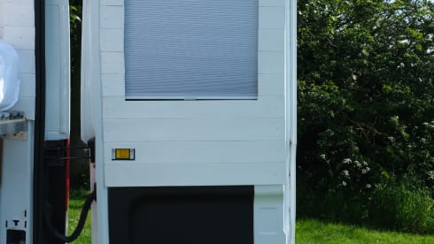Angus – Superb 4 berth Campervan with Kingsize bed