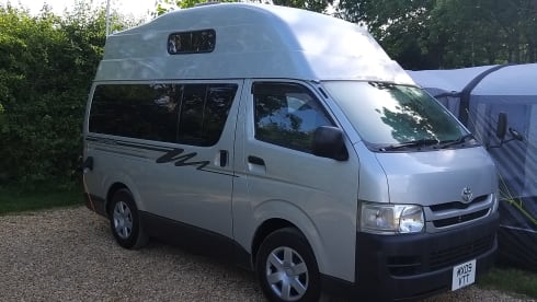 Silver Shadow – 4+ Berth Toyota Hi-Ace