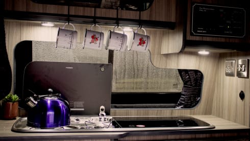 Loretta – Loretta VW T6 Campervan, Pop top roof 4 berth (5 seater).