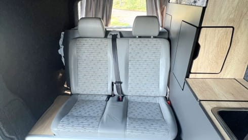 Dingle  – VW T5 4x4 Camper – Kompakt, modern & startklar für dein Abenteuer!