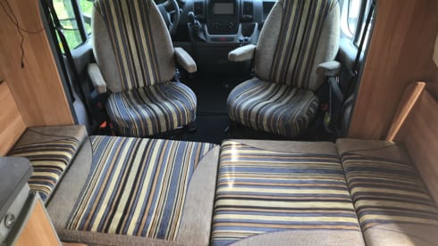 Lovely compact 2-person camper