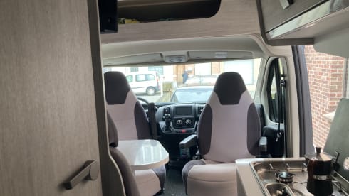 Suzy – 4p Fiat bus from 2020
