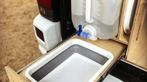 Mustaches – Camp'In Box Volkswagen T4