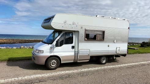 4p Dethleffs alcove from 1996