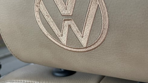 Bobella – 2021 - Luxury - Volkswagen LWB Automatic Camper-Van 