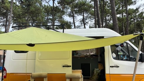 Bob – Funky 2-person off-grid sprinter with fixed bed