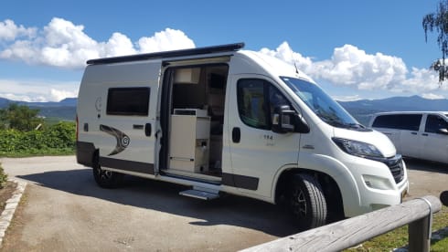 Luxurious and fine Chausson Twist