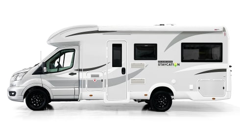 Astrid – Luxury 4-6 Berth Roller Team Auto-Roller 747 Manual - Fully Insured