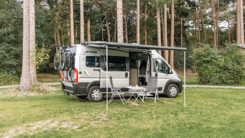 Fijnja – Luxury 4 pers. Pössl bus camper with sleeping lifting roof from 2019