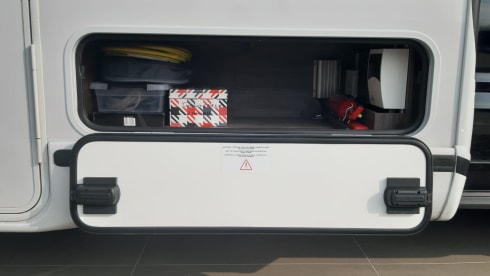 Enya – 4p Benimar semi-integrated uit 2024