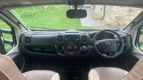 Ourbee – Luxury 6 berth Roller 707 Motorhome ***INSURANCE INCLUDED***